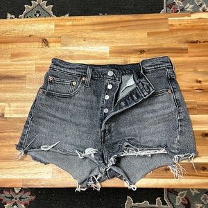 black levi shorts size 29